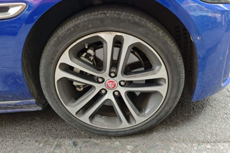 Used Jaguar XEL 2020 2.0T 200 PS R-DYNAMIC S Advanced Sport Edition Right Front Wheel Hub