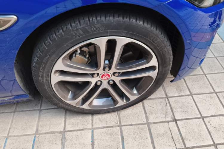 Used Jaguar XEL 2020 2.0T 200 PS R-DYNAMIC S Advanced Sport Edition Right Front Wheel Hub