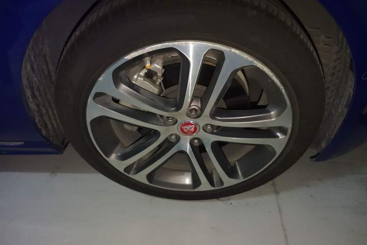 Used Jaguar XEL 2020 2.0T 200 PS R-DYNAMIC S Advanced Sport Edition Right Front Wheel Hub