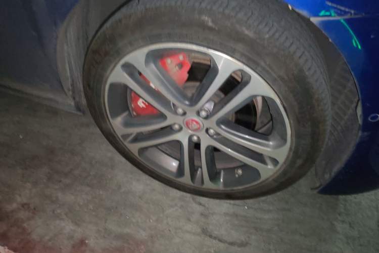 Used Jaguar XEL 2020 2.0T 200 PS R-DYNAMIC S Advanced Sport Edition Right Front Wheel Hub