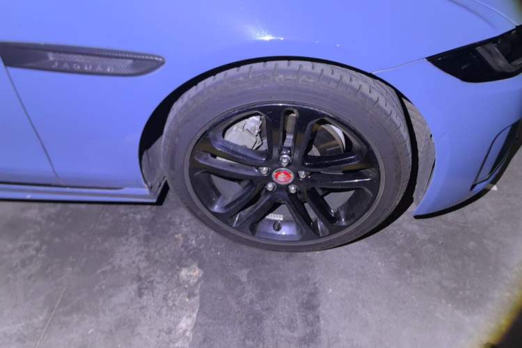 Used Jaguar XEL 2020 2.0T 200 PS R-DYNAMIC S Advanced Sport Edition Right Front Wheel Hub