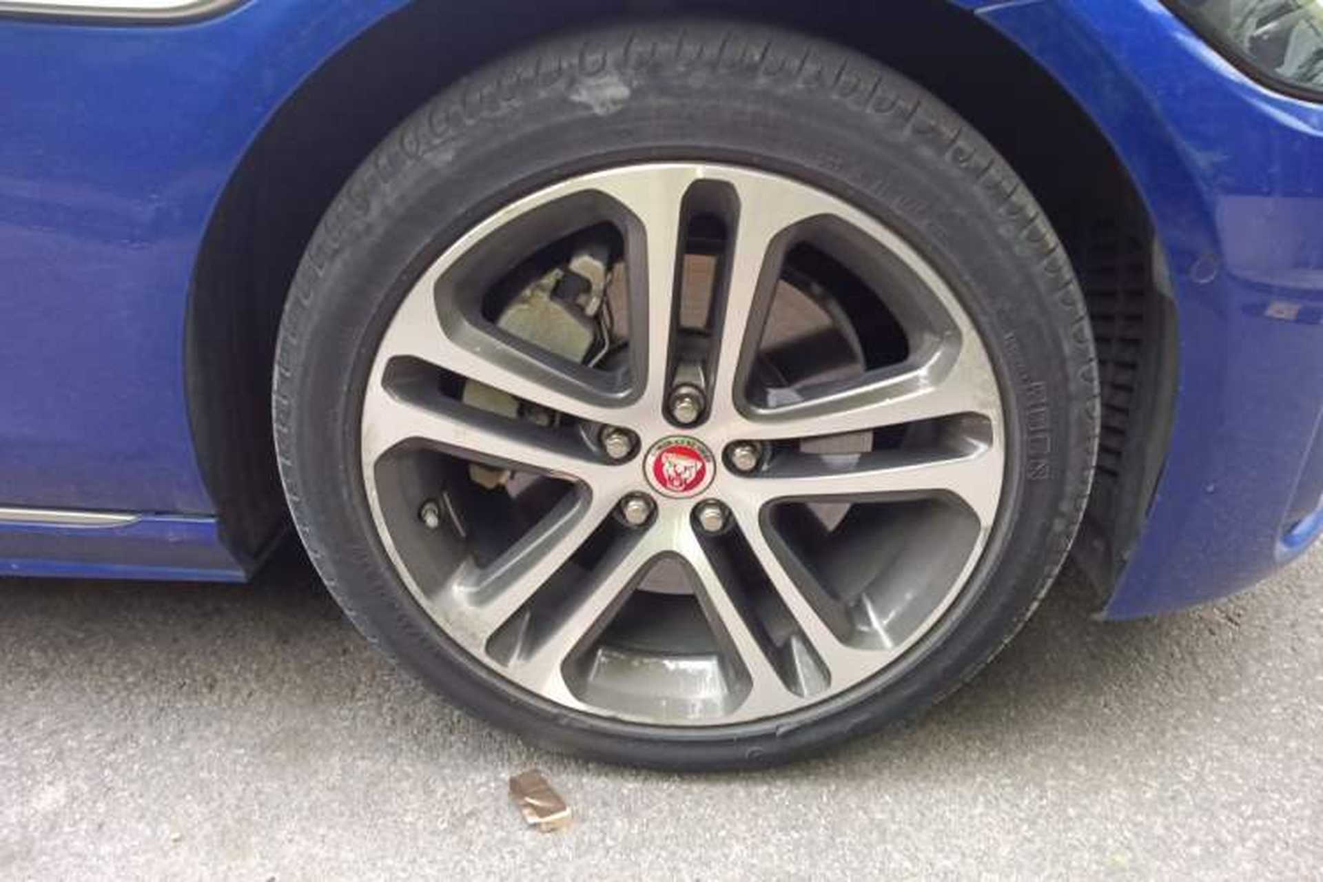 Used Jaguar XEL 2020 2.0T 200 PS R-DYNAMIC S Advanced Sport Edition Right Front Wheel Hub
