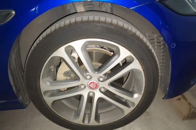 Used Jaguar XEL 2020 2.0T 200 PS R-DYNAMIC S Advanced Sport Edition Right Front Wheel Hub