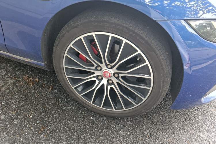 Used Jaguar XEL 2020 2.0T 250 PS SE Tech-Elegant Edition Right Front Wheel Hub
