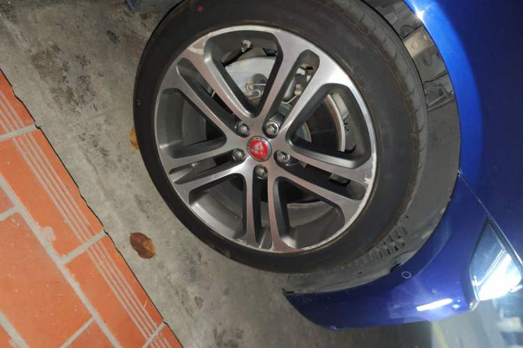 Used Jaguar XEL 2020 2.0T 200 PS R-DYNAMIC S Advanced Sport Edition Right Front Wheel Hub