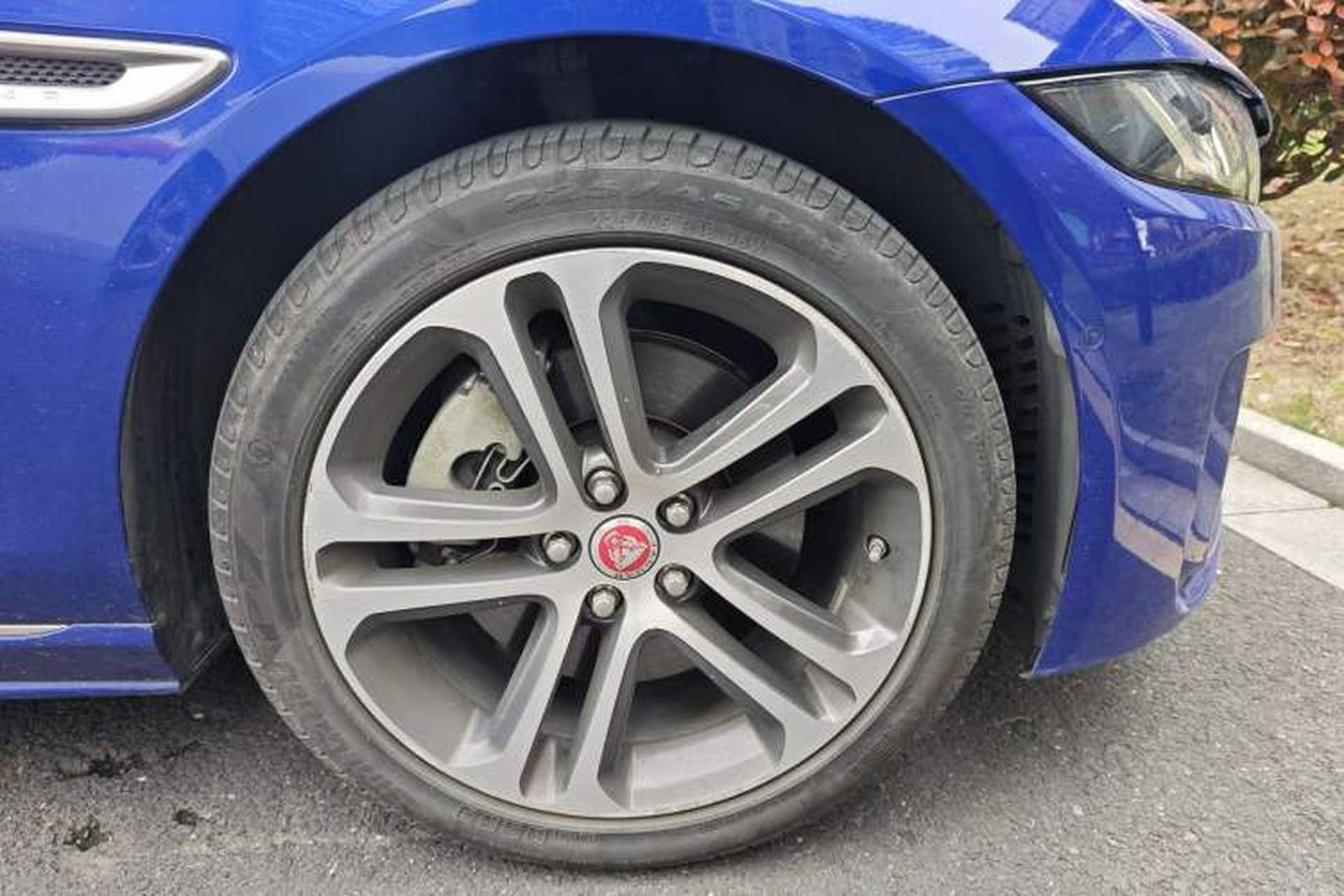 Used Jaguar XEL 2020 2.0T 200 PS R-DYNAMIC S Advanced Sport Edition Right Front Wheel Hub