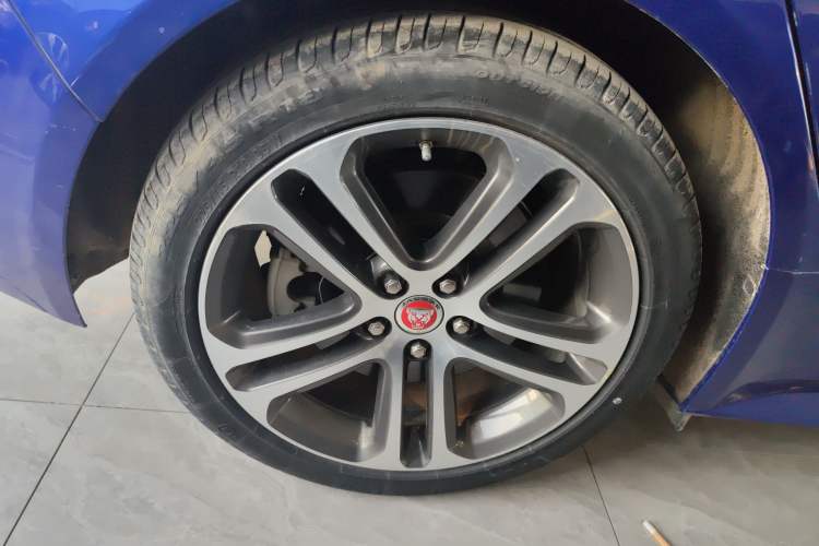 Used Jaguar XEL 2020 2.0T 200 PS R-DYNAMIC S Advanced Sport Edition Right Rear Wheel Hub