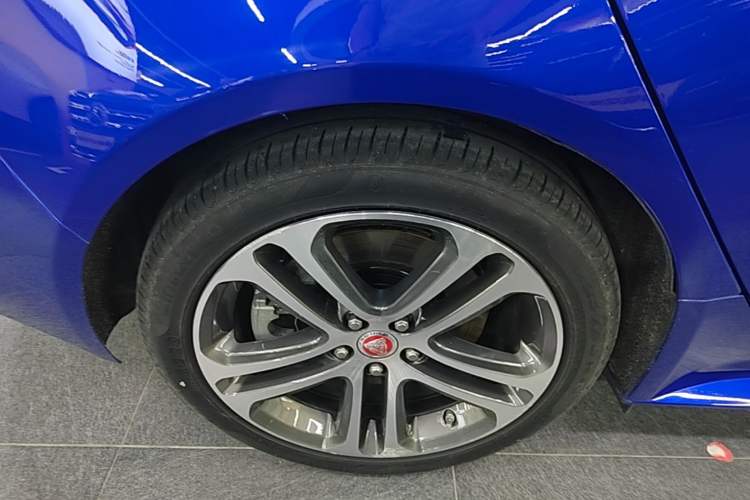 Used Jaguar XEL 2020 2.0T 200 PS R-DYNAMIC S Advanced Sport Edition Right Rear Wheel Hub