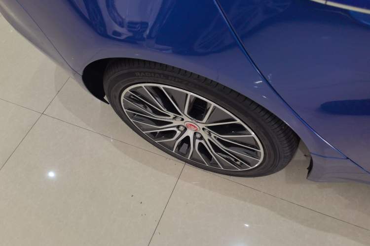 Used Jaguar XEL 2020 2.0T 200 PS S Advanced Elegance Edition Right Rear Wheel Hub