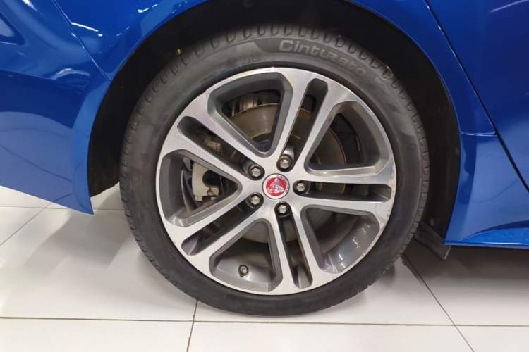 Used Jaguar XEL 2020 2.0T 200 PS R-DYNAMIC S Advanced Sport Edition Right Rear Wheel Hub