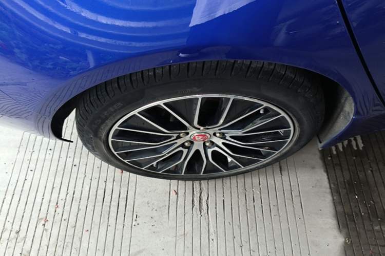 Used Jaguar XEL 2020 2.0T 200 PS S Advanced Elegance Edition Right Rear Wheel Hub