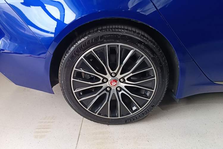 Used Jaguar XEL 2020 2.0T 200 PS S Advanced Elegance Edition Right Rear Wheel Hub