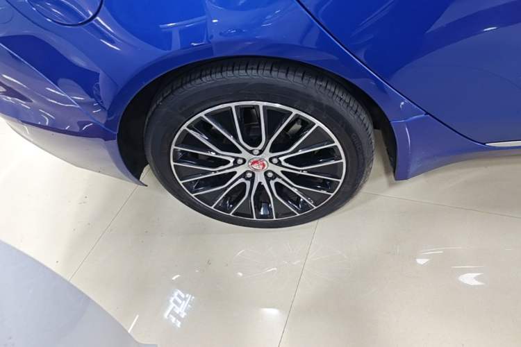 Used Jaguar XEL 2020 2.0T 200 PS S Advanced Elegance Edition Right Rear Wheel Hub