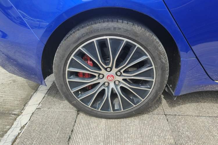 Used Jaguar XEL 2020 2.0T 200 PS S Advanced Elegance Edition Right Rear Wheel Hub