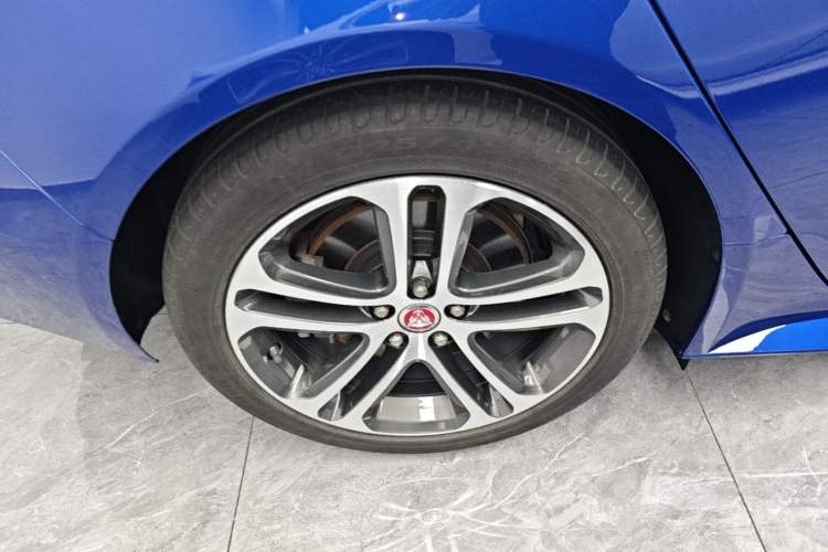 Used Jaguar XEL 2020 2.0T 200 PS R-DYNAMIC S Advanced Sport Edition Right Rear Wheel Hub