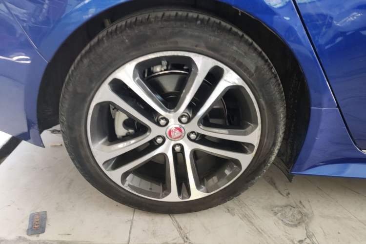 Used Jaguar XEL 2020 2.0T 200 PS R-DYNAMIC S Advanced Sport Edition Right Rear Wheel Hub