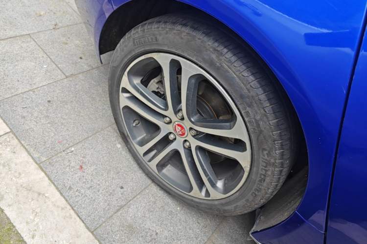 Used Jaguar XEL 2020 2.0T 200 PS R-DYNAMIC S Advanced Sport Edition Right Rear Wheel Hub