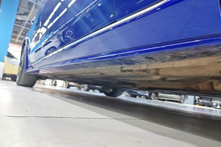 Used Jaguar XEL 2020 2.0T 200 PS R-DYNAMIC S Advanced Sport Edition Right Side Sill