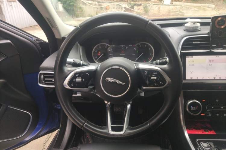 Used Jaguar XEL 2020 2.0T 200 PS S Advanced Elegance Edition Steering Wheel