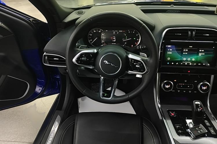 Used Jaguar XEL 2020 2.0T 200 PS R-DYNAMIC S Advanced Sport Edition Steering Wheel