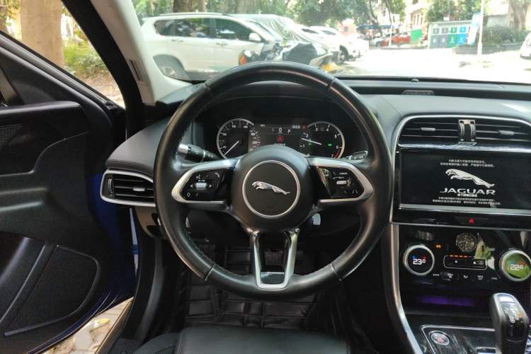 Used Jaguar XEL 2020 2.0T 200 PS S Advanced Elegance Edition Steering Wheel