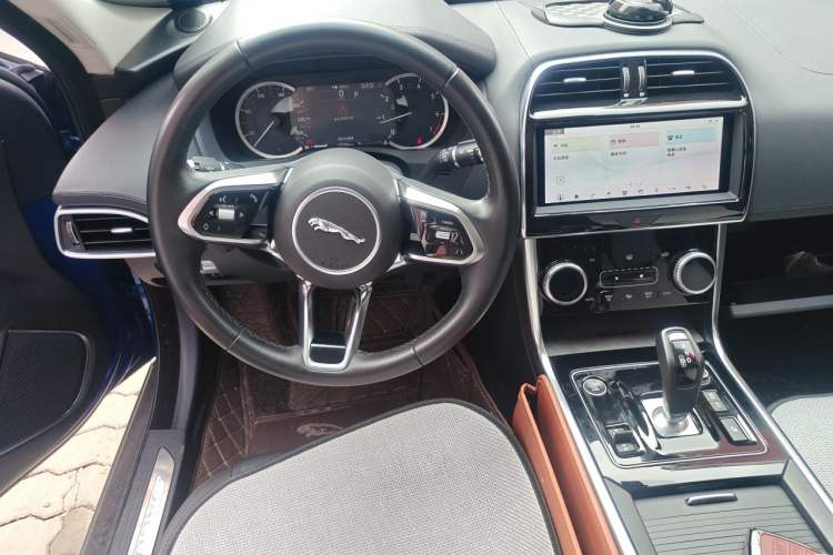 Used Jaguar XEL 2020 2.0T 200 PS S Advanced Elegance Edition Steering Wheel