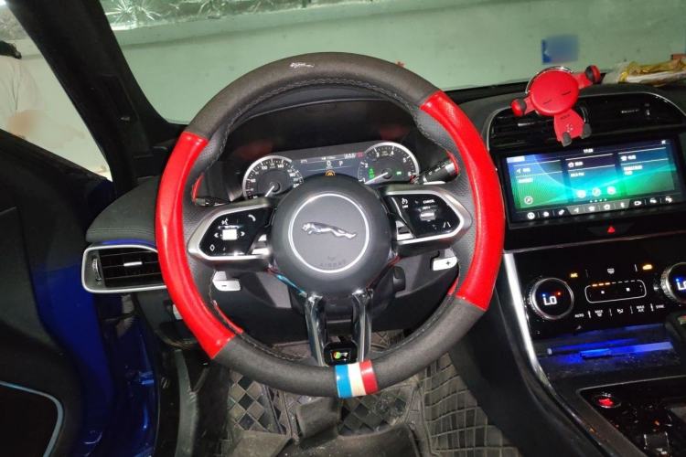 Used Jaguar XEL 2020 2.0T 200 PS R-DYNAMIC S Advanced Sport Edition Steering Wheel