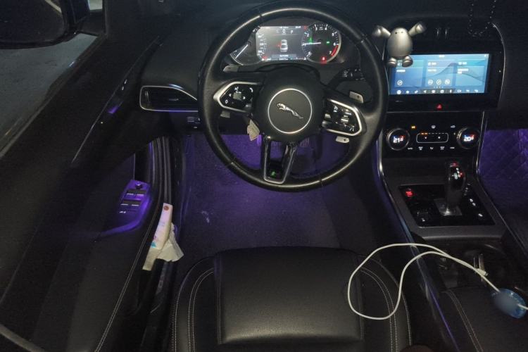 Used Jaguar XEL 2020 2.0T 200 PS R-DYNAMIC S Advanced Sport Edition Steering Wheel
