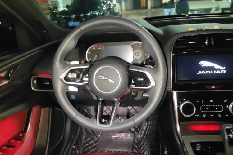 Used Jaguar XEL 2020 2.0T 200 PS R-DYNAMIC S Advanced Sport Edition Steering Wheel