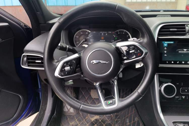 Used Jaguar XEL 2020 2.0T 200PS R-DYNAMIC Youth Sports Edition Steering Wheel