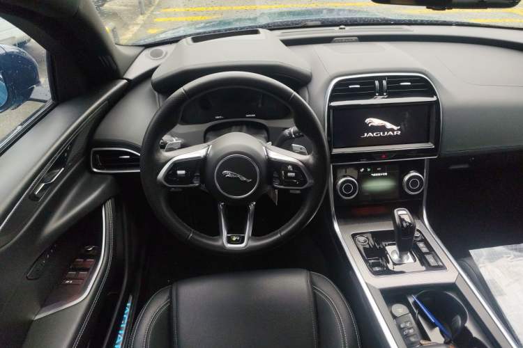Used Jaguar XEL 2020 2.0T 200 PS R-DYNAMIC S Advanced Sport Edition Steering Wheel