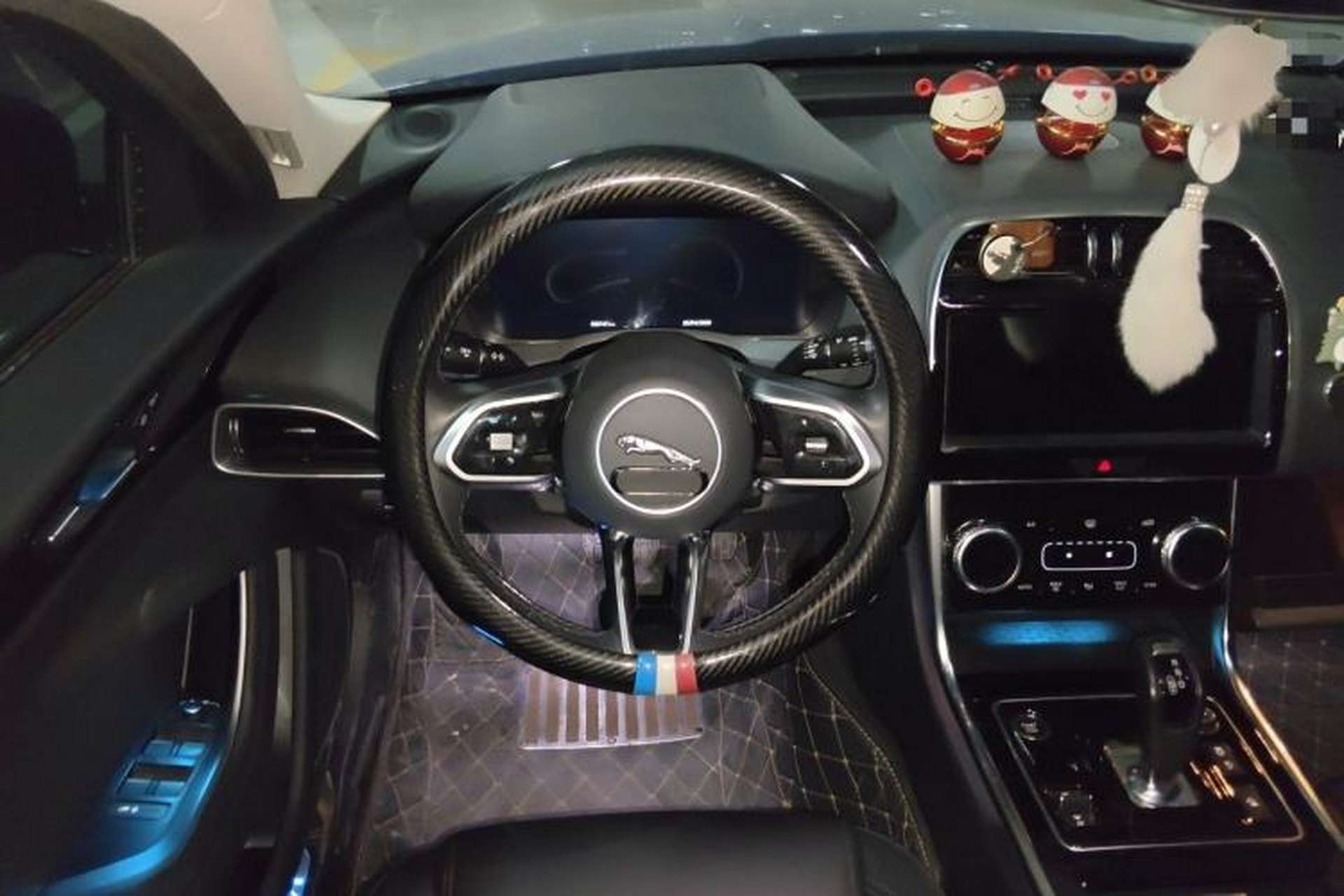 Used Jaguar XEL 2020 2.0T 250 PS SE Tech-Elegant Edition Steering Wheel