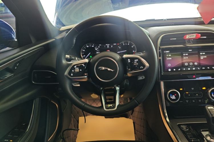 Used Jaguar XEL 2020 2.0T 200 PS R-DYNAMIC S Advanced Sport Edition Steering Wheel