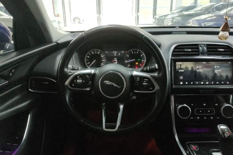 Used Jaguar XEL 2020 2.0T 200 PS S Advanced Elegance Edition Steering Wheel