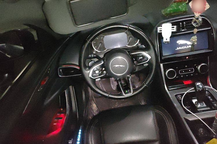 Used Jaguar XEL 2020 2.0T 200PS R-DYNAMIC Youth Sports Edition Steering Wheel