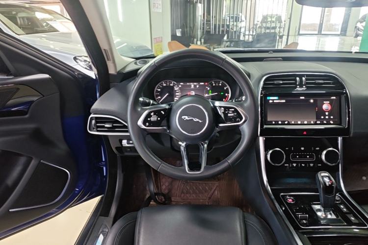 Used Jaguar XEL 2020 2.0T 200 PS S Advanced Elegance Edition Steering Wheel
