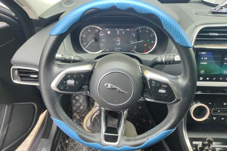 Used Jaguar XEL 2020 2.0T 200 PS S Advanced Elegance Edition Steering Wheel