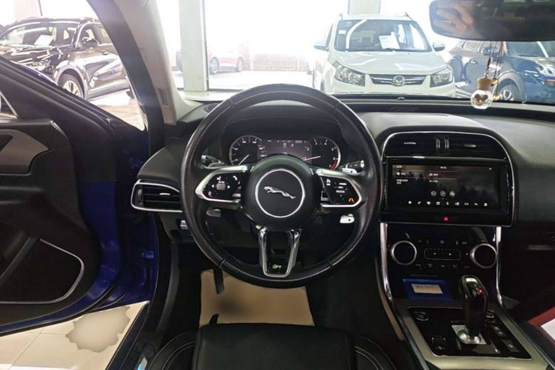 Used Jaguar XEL 2020 2.0T 200PS R-DYNAMIC Youth Sports Edition Steering Wheel
