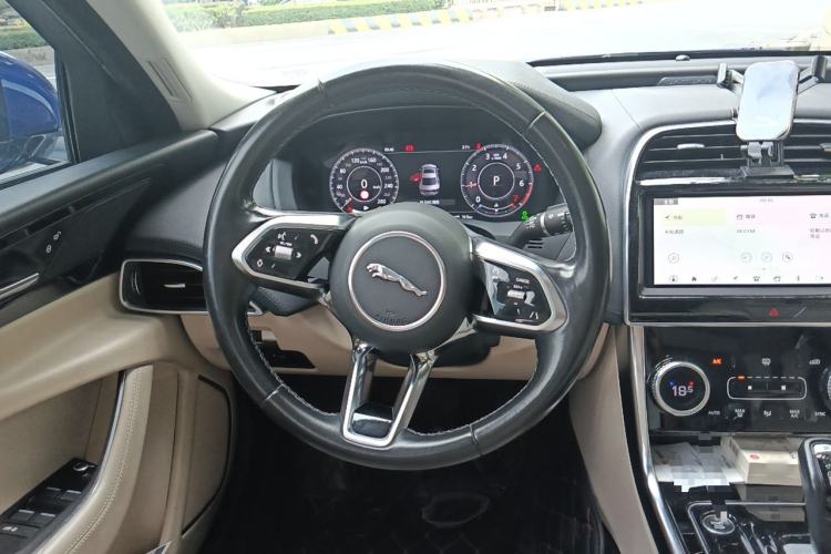 Used Jaguar XEL 2020 2.0T 250 PS SE Tech-Elegant Edition Steering Wheel