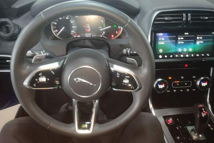 Used Jaguar XEL 2020 2.0T 200 PS R-DYNAMIC S Advanced Sport Edition Steering Wheel