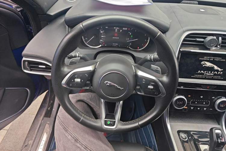 Used Jaguar XEL 2020 2.0T 200 PS R-DYNAMIC S Advanced Sport Edition Steering Wheel