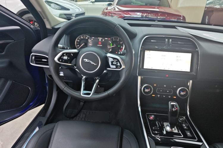 Used Jaguar XEL 2020 2.0T 200 PS S Advanced Elegance Edition Steering Wheel