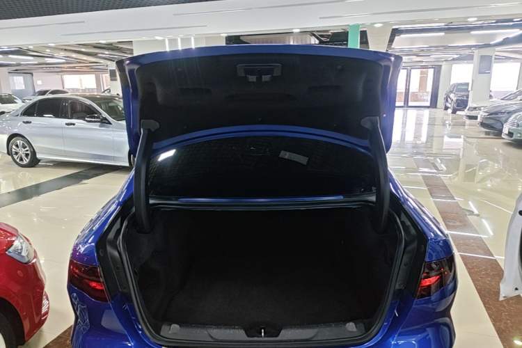 Used Jaguar XEL 2020 2.0T 200 PS S Advanced Elegance Edition Trunk