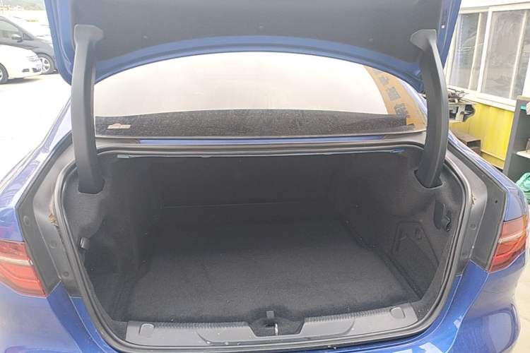 Used Jaguar XEL 2020 2.0T 200 PS S Advanced Elegance Edition Trunk