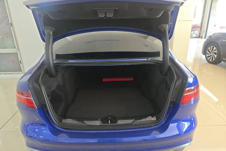 Used Jaguar XEL 2020 2.0T 250 PS SE Tech-Elegant Edition Trunk