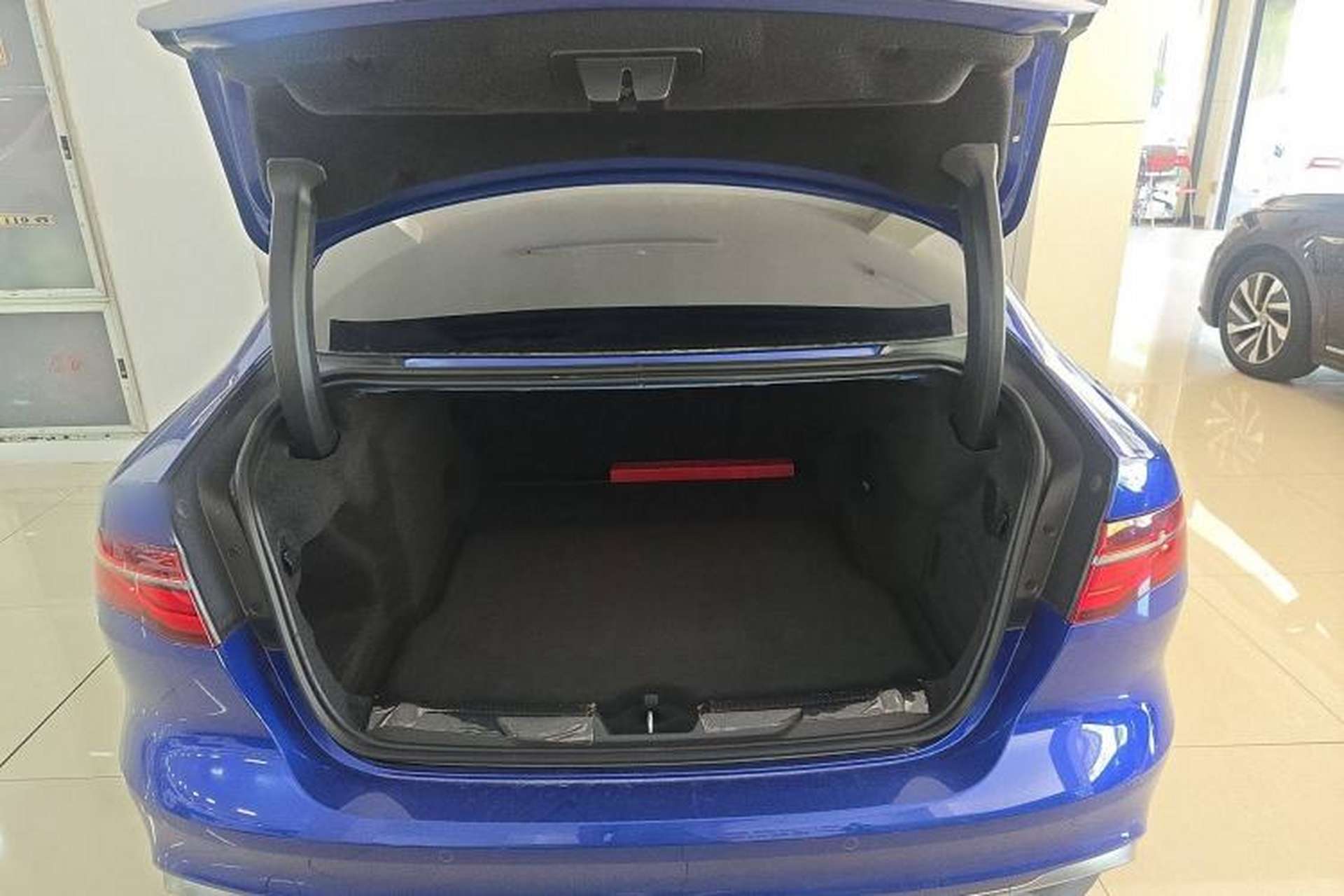Used Jaguar XEL 2020 2.0T 250 PS SE Tech-Elegant Edition Trunk