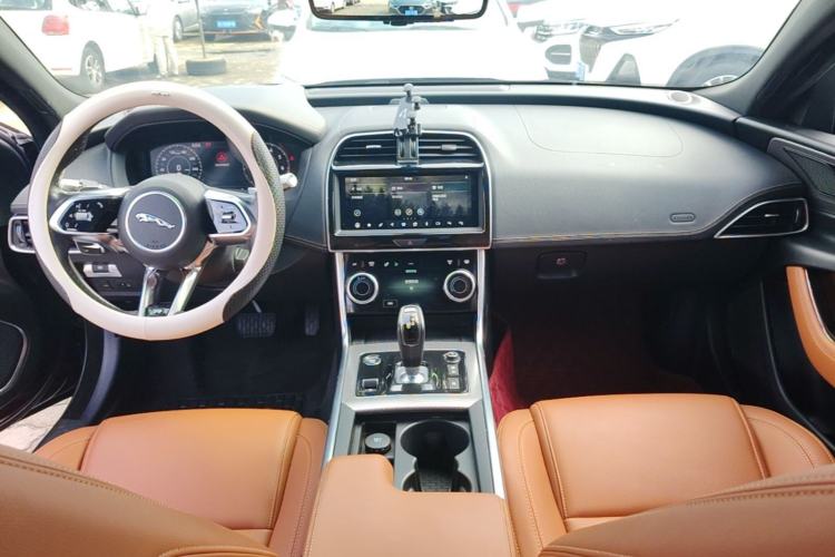 Used Jaguar XEL 2020 2.0T 200 PS R-DYNAMIC S Advanced Sport Edition Center Console