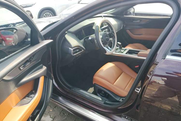 Used Jaguar XEL 2020 2.0T 200 PS R-DYNAMIC S Advanced Sport Edition Driver Seat