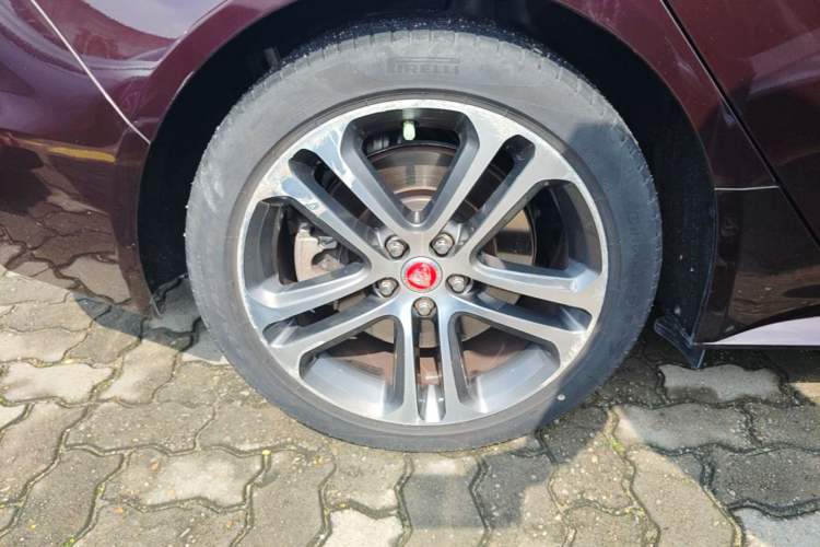 Used Jaguar XEL 2020 2.0T 200 PS R-DYNAMIC S Advanced Sport Edition Right Rear Wheel Hub