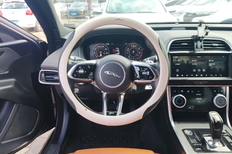 Used Jaguar XEL 2020 2.0T 200 PS R-DYNAMIC S Advanced Sport Edition Steering Wheel